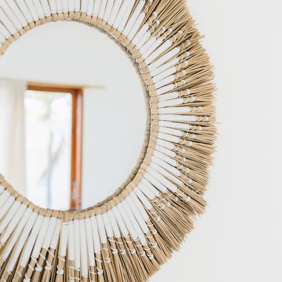 RANDU Round Seagrass Wall Mirror – Boho Hanging Mirror Ø60 cm - CozyVibe.eu