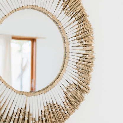 RANDU Round Seagrass Wall Mirror – Boho Hanging Mirror Ø60 cm - CozyVibe.eu