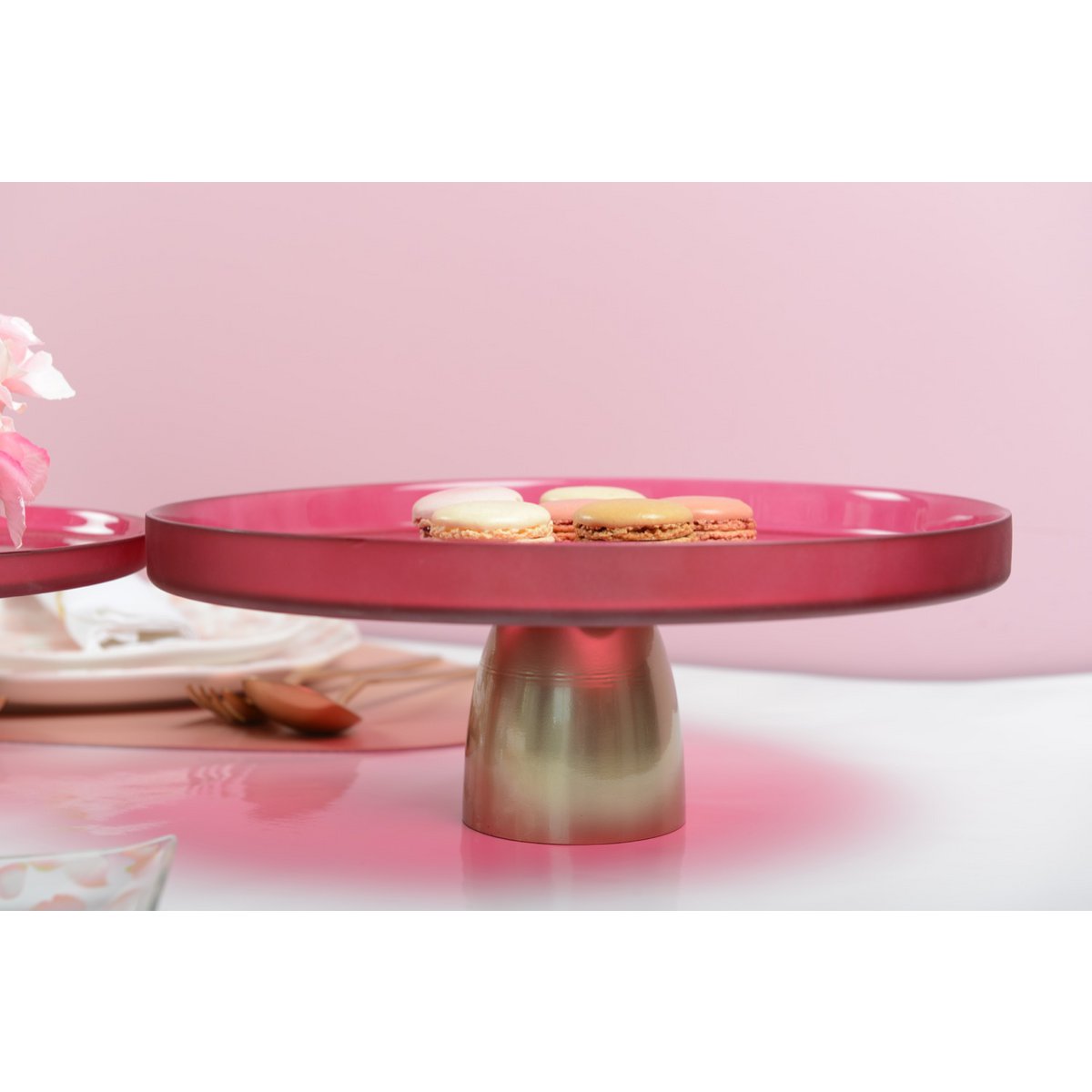 Raspberry cake stand on gold foot 28cm - CozyVibe.eu