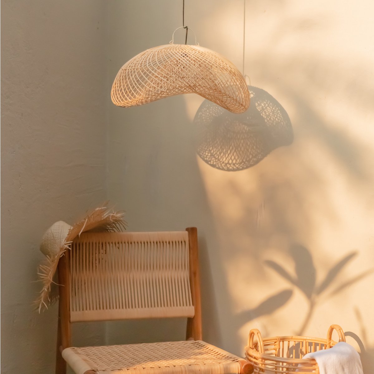 Handgefertigte Rattanleuchte Padma für ein gemütliches Zuhause von CozyVibe