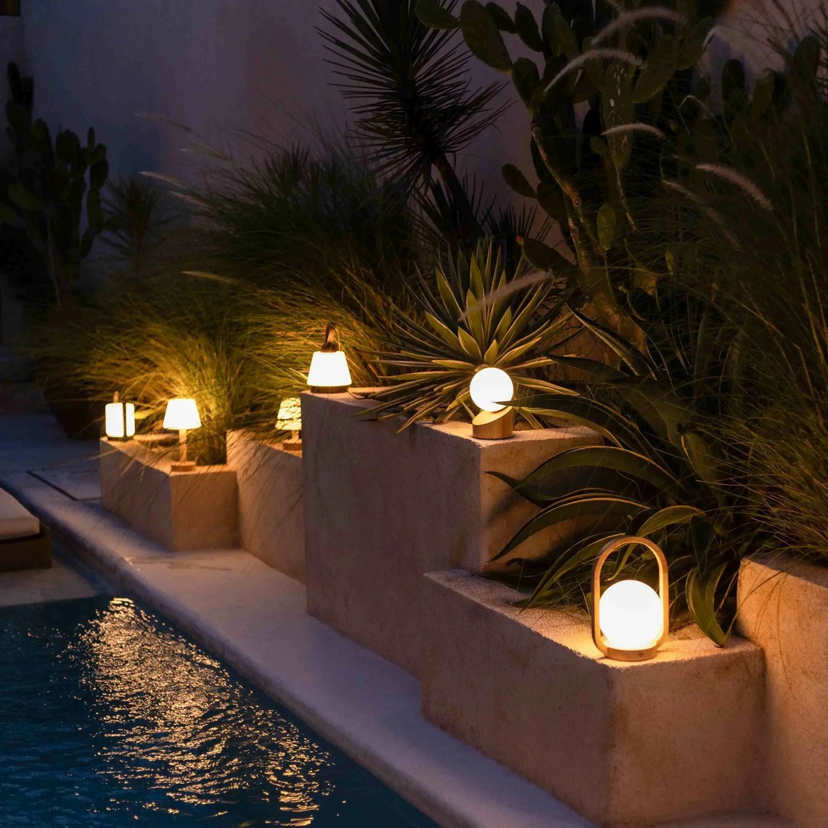 River Black & Grey Lamp – Cordless rechargeable lamp for outdoor garden lighting