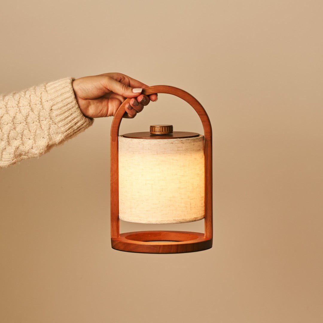 River Chestnut Lamp – Portable rechargeable lamp with wooden handle design