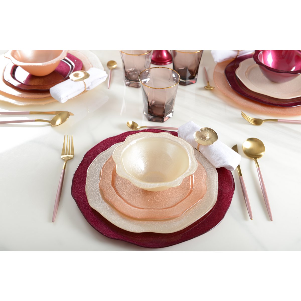 Boudoir glazen bord – Zalmkleurige bloemvorm, 28×28×2 cm