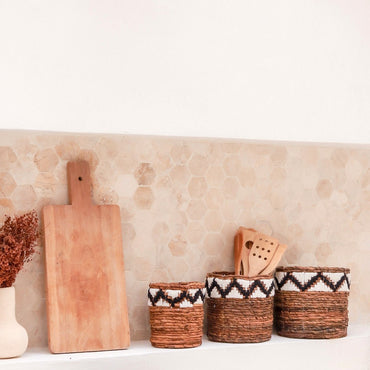 Small Basket Round for Plants or as Storage Basket | Woven Boho Basket SADARA with Macrame Pattern - CozyVibe.eu