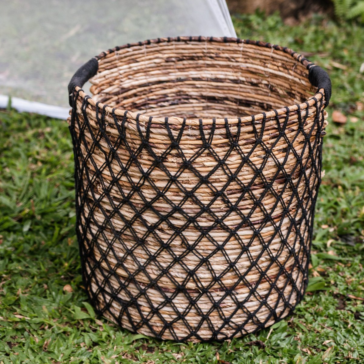 PURA mand – Bananenvezel met zwart Kawung-patroon (3 maten)