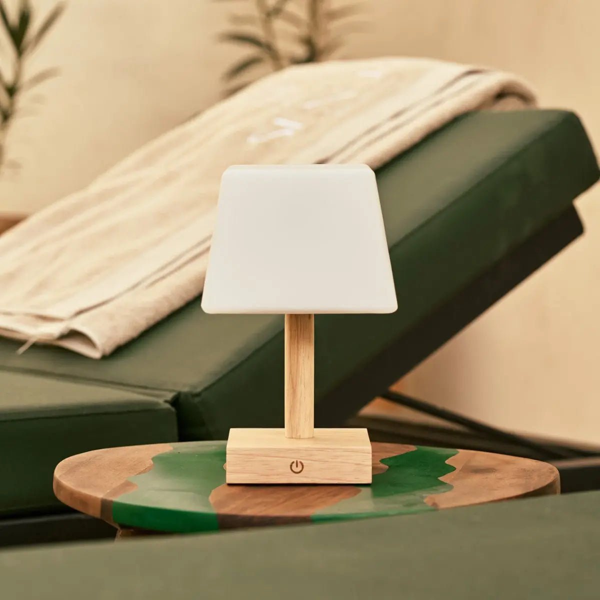 Tommy Light Brown – Wooden table lamp with frosted glass shade design