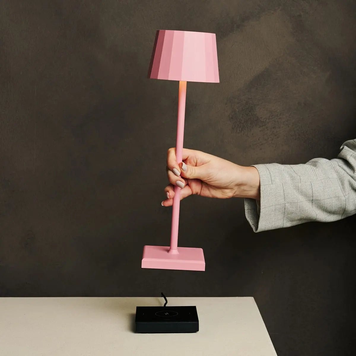 Wouter Flamingo Pink – Rechargeable Lamp – Decorative bedside lamp with rechargeable battery power