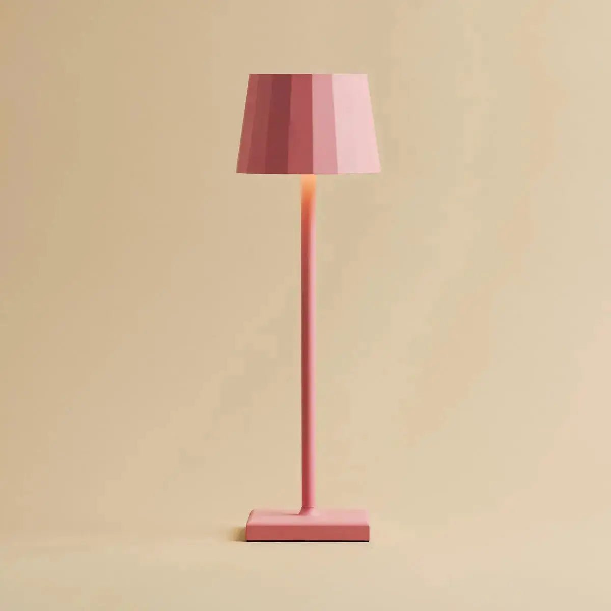 Wouter Flamingo Pink – Rechargeable Lamp – Stylish modern lamp for desk or workspace lighting