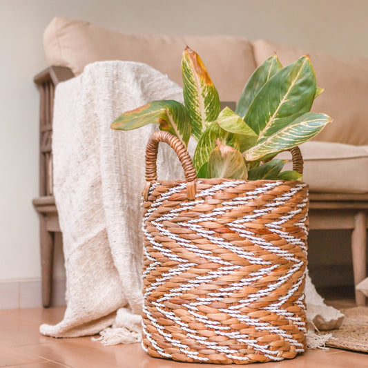 Yalimo water hyacinth basket woven with white striped pattern